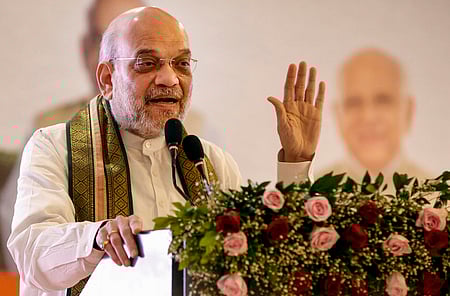 குஜராத்தில் நடைபெற்ற நிகழ்ச்சியில் பேசிய மத்திய உள்துறை அமைச்சா் அமித் ஷா.
