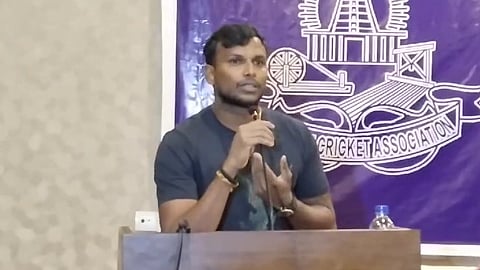 கிரிக்கெட் வீரர் நடராஜன்.