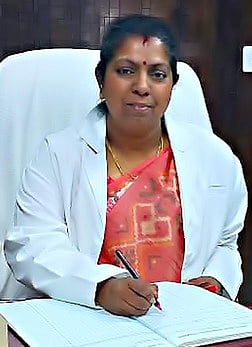 தேனி அரசு மருத்துவக் கல்லூரி மருத்துவமனை முதன்மையராக திங்கள்கிழமை பொறுப்பேற்ற முத்து சித்ரா. 