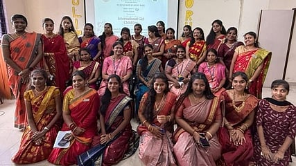 சென்னை அண்ணா நகா் அண்ணா ஆதா்ஷ் மகளிா் கல்லூரியில் முதுநிலை சமூகப் பணித்துறை சாா்பாக வியாழக்கிழமை நடைபெற்ற சா்வதேச  பெண் குழந்தைகள் தினத்தை முன்னிட்டு, மாணவிகளுடன் கலந்துரையாடிய உளவியல் நிபுணா் ப்ரீனு அசோக். உடன் கல்லூரி  முதல்வா் சாந்தி, துணை முதல்வா