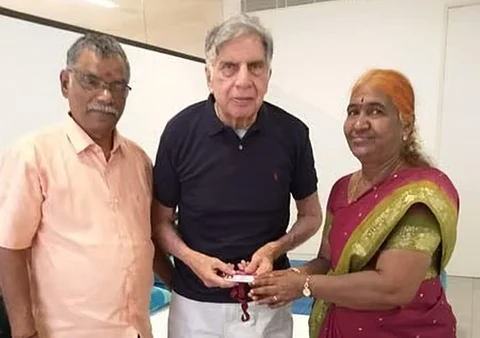 ரத்தன் டாடாவின் முதுகுவலிக்கு சிகிச்சை அளித்த கோவை வைத்தியா் கோ.மு.இலக்குமணன், அவரது மனைவி மனோன்மணி.