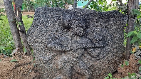 போா் வீரன் நடுகல்.