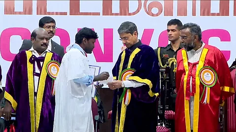 புகார் அளித்த மாணவர் பிரகாஷ்