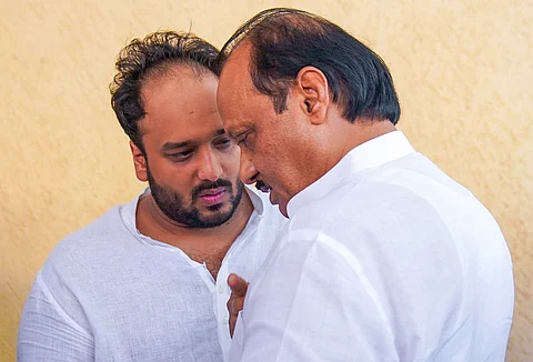 அஜீத் பவாருடன் ஜீஷன் சித்திக்