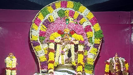 சிறப்பு அலங்காரத்தில் சிவகாம சுந்தரி உடனுறை நடராஜ பெருமான்.