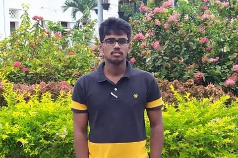 கவிஞர் அஹ்னாப் ஜெஸீம்.