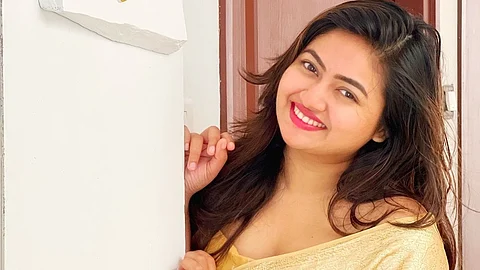 நடிகை ஷாலின் ஜோயா தனது புதிய இல்லத்தில்... 