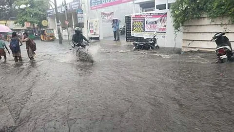 குமரி மாவட்டத்தில் இன்று பள்ளிகளுக்கு மட்டும் விடுமுறை