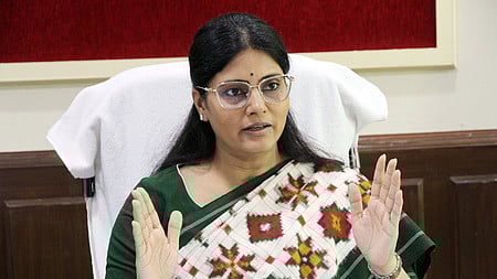 மத்திய அமைச்சா் அனுப்ரியா படேல் 