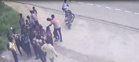 தாக்கும் சிசிடிவி காட்சி