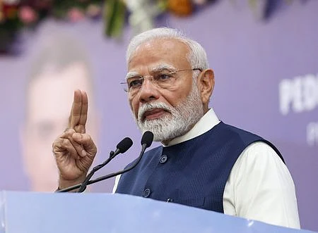 பிரதமா் நரேந்திர மோடி