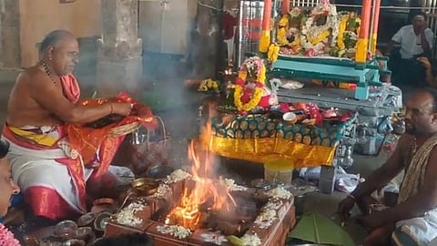 முருகனின் ஆதிபடை வீடு என அழைக்கப்படும் எட்டுக்குடி ஸ்ரீசுப்பிரமணிய சுவாமி கோயிலில் கோயிலில் 10 நாள்கள் நடைபெறும் கந்த சஷ்டி விழா லட்சுமி குபேர பூஜையுடன் வெள்ளிக்கிழமை தொடங்கியது. சிறப்பு அலங்காரத்தில் சுப்பிரமணிய சுவாமி. 
 ~சிறப்பு அலங்காரத்தில் சுப்