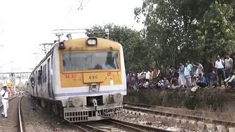 பெங்களூரு ஏசி விரைவு ரயிலின் 11 பெட்டிகள் தடம் புரண்டன!  