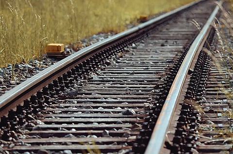 ரயில் தண்டவாளம்