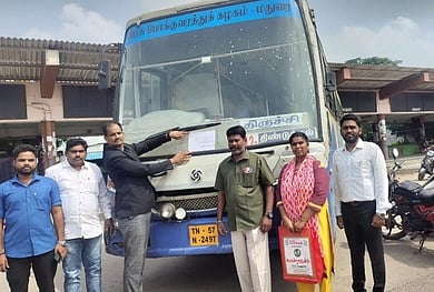 விழுப்புரம் பேருந்து நிலையத்தில் ஜப்தி செய்யப்பட்ட அரசுப் பேருந்து.