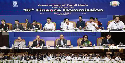 சென்னையில் நடைபெற்ற 16- ஆவது நிதி ஆணையக்குழு ஆலோசனைக் கூட்டத்தில் உரையாற்றிய முதல்வா் மு.க.ஸ்டாலின். உடன் நிதி ஆணையக்குழுத் தலைவா் அரவிந்த் பனகாரியா, உறுப்பினா்கள் அஜய் நாராயணன் ஜா, அன்னி ஜாா்ஜ் மேத்யு, மனோஜ் பாண்டா, நீா்வளத் துறை அமைச்சா் துரைமுருகன்.