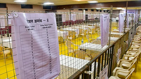 மும்பையில் தயாா்நிலையில் உள்ள வாக்கு எண்ணிக்கை மையம்.