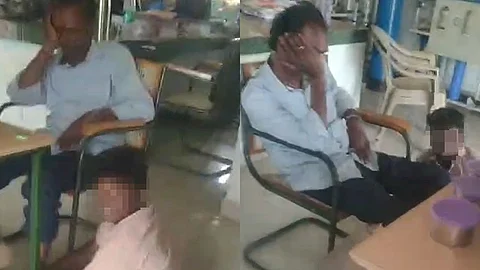 கால் அழுத்தச் சொல்லி ஓய்வெடுக்கும் ஆசிரியர்.