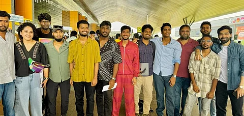 படக்குழுவினர்.