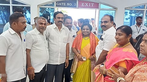 தூத்துக்குடி விமான நிலையத்தில் தமிழிசை செளந்தரராஜன்