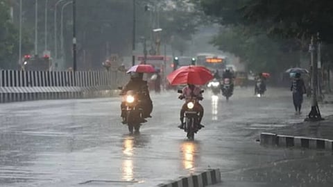 நாகைக்கு அருகே புயல் சின்னம்: டெல்டா மாவட்டங்களுக்கு இன்று சிவப்பு எச்சரிக்கை