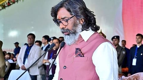 முதல்ராக பதவியேற்ற ஹேமந்த் சோரன்