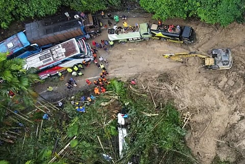 இந்தோனேசியாவில் ஏற்பட்ட நிலச்சரிவு