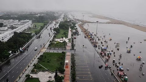 புயல் எதிரொலி; பூங்காக்கள், கடற்கரைக்குச் செல்ல வேண்டாம்: சென்னை மாநகராட்சி!