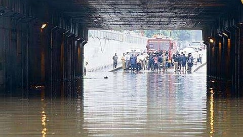 மழைநீர் தேங்கியுள்ள தாம்பரம் ரயில்வே சுரங்கப்பாதை