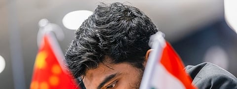 14 சுற்றுகள் கொண்ட உலக செஸ் சாம்பியன்ஷிப் போட்டியில் 11வது சுற்று போட்டியில் 29வது நகர்வில் தனது வெற்றியை உறுதி செய்த இளம் கிராண்ட் மாஸ்டரான குகேஷ்.