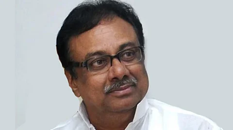 காங்கிரஸ்  சட்டப்பேரவை உறுப்பினர் ஈவிகேஎஸ் இளங்கோவன்