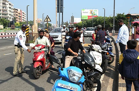 இனி அபராதம் செலுத்தவில்லையெனில் ஓட்டுநர் உரிமம் ரத்து! புதிய விதிகள் விரைவில்..!