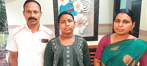 ராஜேஸ்வரி தம்பதியரின் மகள் ஸ்ரீகா