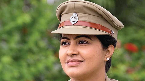 உள்ளங்கை உணர்ந்த கண்ணீர்!