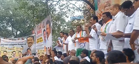 தமிழக ஆளுநர் மாளிகையை முற்றுகையிட்டு காங்கிரஸ் போராட்டம்!