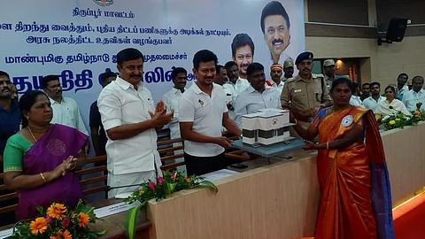 திருப்பூர் மாவட்டத்தில் ரூ. 301 கோடி மதிப்பிலான வளர்ச்சி திட்டப்பணிகளை தொடங்கி வைத்த துணை முதல்வர் உதயநிதி ஸ்டாலின். 