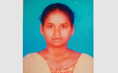 சிறுத்தை தாக்கியதில் பலியான 22 வயது பட்டதாரி பெண் அஞ்சலி.