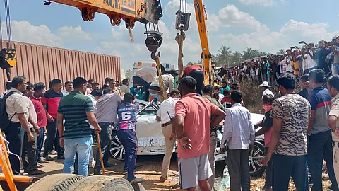 விபத்துக்குள்ளான கார்