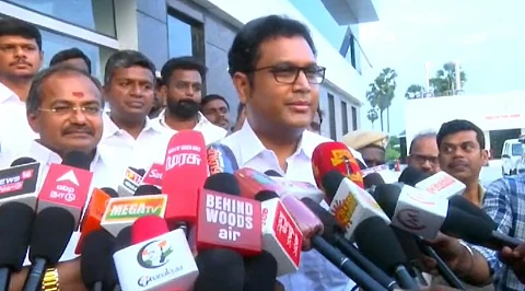 தொழில்துறை அமைச்சா் டி.ஆா்.பி.ராஜா