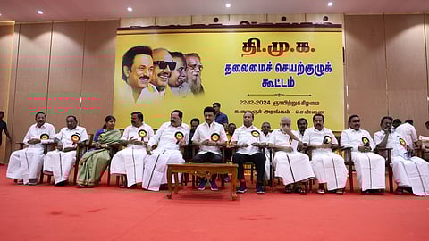 செயற்குழு கூட்டத்தின்போது..