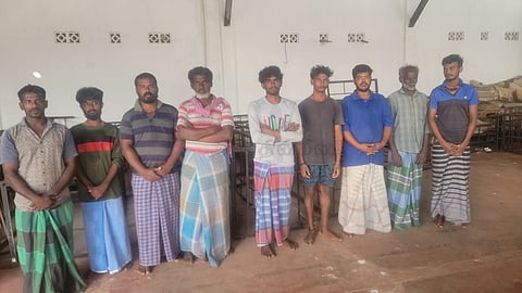 ராமேசுவரம் மீனவர்கள் 17 பேர் படகுகளுடன் சிறைபிடிப்பு!