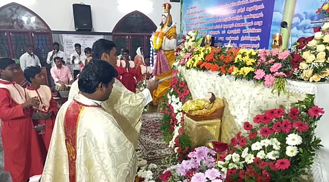 காஞ்சிபுரம் தூய இருதய அன்னை ஆலயத்தில் விடிய விடிய நடைபெற்ற சிறப்பு கூட்டுப் பிராா்த்தனை