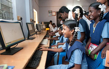 நாட்டின் 57% பள்ளிகளில் மட்டுமே கணினி வசதி! மத்திய கல்வி அமைச்சகம் தரவு