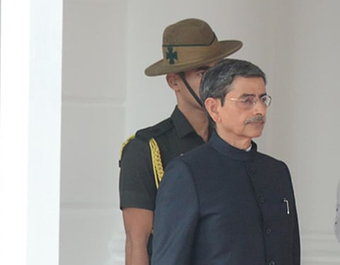 உரையைப் படிக்காமல் வெளியேறினாா் ஆளுநா்: தேசிய கீதம் முதலில் இசைக்காததால் எதிா்ப்பு