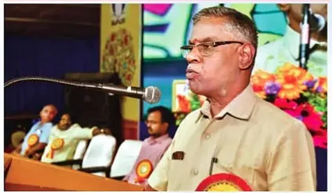 சென்னை புத்தகக் காட்சியில் "தமிழே தமிழே தமிழின் அமுதே' எனும் தலைப்பில் பேசிய சண்முக.ஞானசம்பந்தன். 