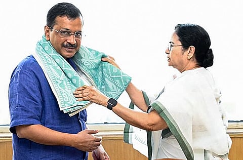 அரவிந்த் கேஜரிவால், மமதா பானர்ஜி(கோப்புப்படம்)