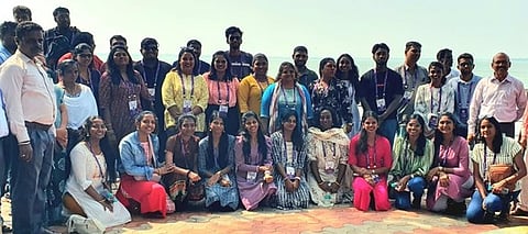  காட்டுமன்னாா்கோவிலில் உள்ள வீராணம் ஏரியை பாா்வையிட்ட அயலக தமிழா்கள்.

