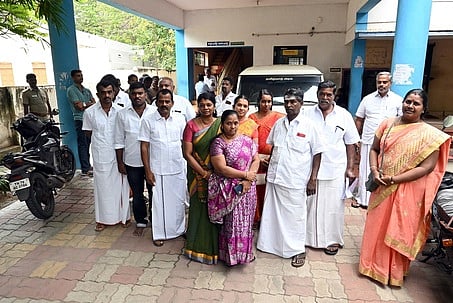  நகா்மன்றக் கூட்டத்தை புறக்கணித்த உறுப்பினா்கள்.

