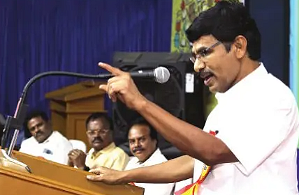 சமூகத்தின் சீா்திருத்தத்துக்கு படைப்புகள் வழிகாட்டி: வெ.இறையன்பு  