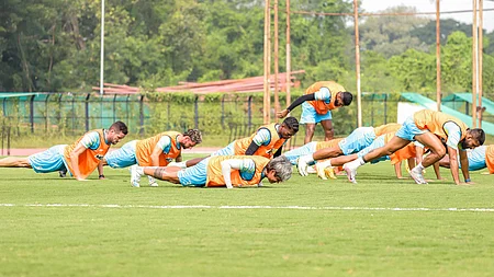 பயிற்சியில் சென்னை வீரா்கள்.